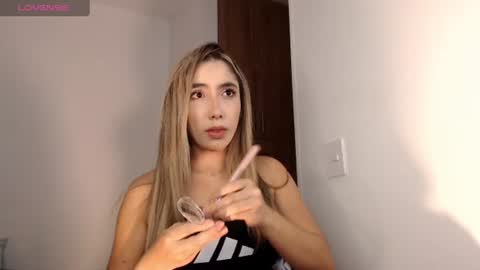 Snapshot of mariana_es chatting on August 4, 2:48 am Mariana online show from August 4, 2:48 am