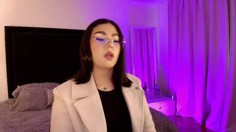 Snapshot of mariana_owen chatting on May 6, 11:59 am online show from May 6, 11:59 am