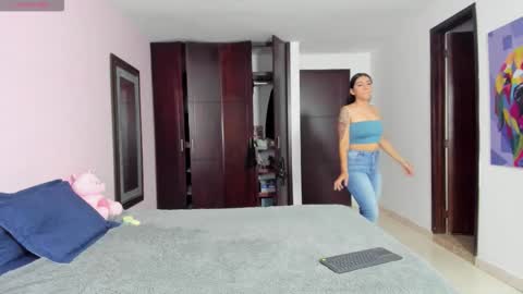 MARIANA Y VALENTINA online show from February 12, 11:05 am