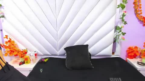 Snapshot of marianathompson_ chatting on December 14, 9:19 pm MarianaThomsop online show from December 14, 9:19 pm