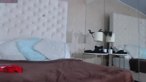 Snapshot of mariangel_bigboobs chatting on June 3, 12:30 pm la crespa x online show from June 3, 12:30 pm