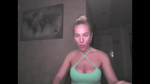 Snapshot of marianna1977 chatting on June 1, 7:37 pm marianna1977 online show from June 1, 7:37 pm