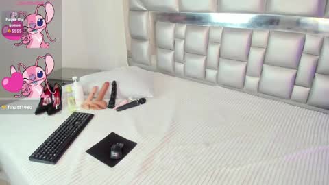 Snapshot of marianreynolds chatting on May 15, 2:07 am MARIAN online show from May 15, 2:07 am