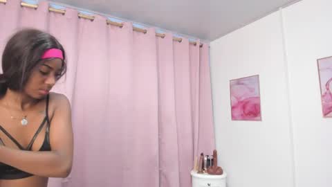 Snapshot of marianrosse chatting on May 24, 8:58 pm marianrosse online show from May 24, 8:58 pm