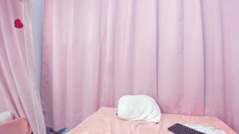 Snapshot of marianrosse chatting on June 27, 12:22 pm marianrosse online show from June 27, 12:22 pm