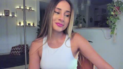 Snapshot of mariascarlett chatting on January 19, 1:00 am mariascarlett online show from January 19, 1:00 am