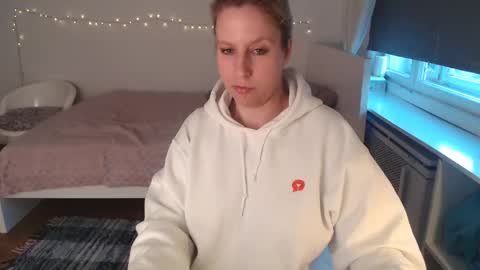Snapshot of mariavalentinee chatting on March 23, 4:44 pm Maria online show from March 23, 4:44 pm