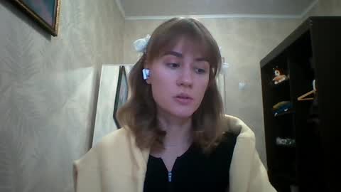 Elianor online show from April 25, 3:20 pm