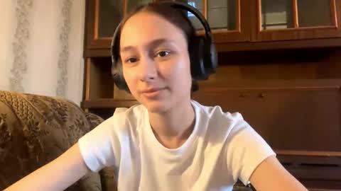 Lois online show from March 19, 1:37 pm