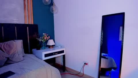Snapshot of marie_bass chatting on June 4, 1:39 pm marie_bass online show from June 4, 1:39 pm