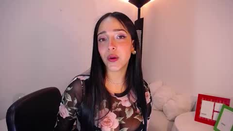 Snapshot of marie_daved chatting on January 13, 8:03 pm Nicolle online show from January 13, 8:03 pm