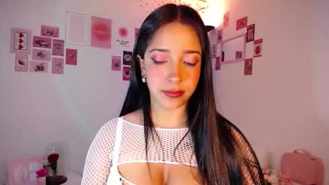 Snapshot of marie_daved chatting on February 5, 8:46 pm Nicolle online show from February 5, 8:46 pm