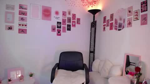 Snapshot of marie_daved chatting on February 26, 4:22 am Nicolle online show from February 26, 4:22 am