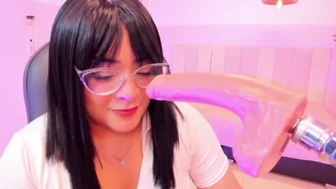 Snapshot of marie_harper chatting on December 13, 4:00 am Marie online show from December 13, 4:00 am