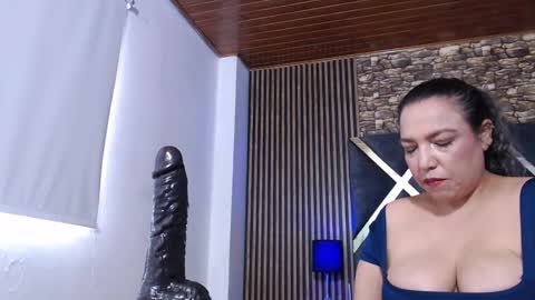 marie_hss online show from December 2, 5:30 pm