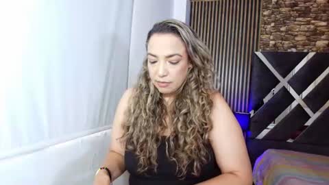 marie_hss online show from June 30, 7:15 pm