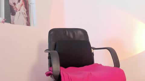 Snapshot of marie_pourtoi chatting on October 15, 12:55 am 700 pm Washington time online show from October 15, 12:55 am