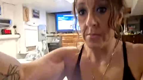 Snapshot of mariecastle517 chatting on March 23, 7:18 pm mariecastle517 online show from March 23, 7:18 pm