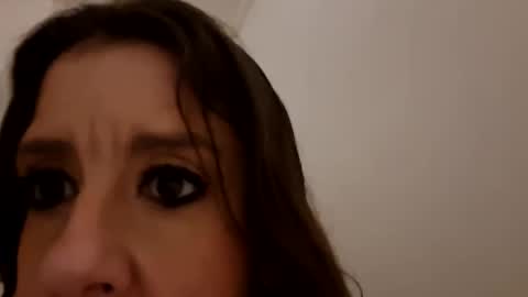 Snapshot of mariecastle517 chatting on April 6, 5:52 am mariecastle517 online show from April 6, 5:52 am