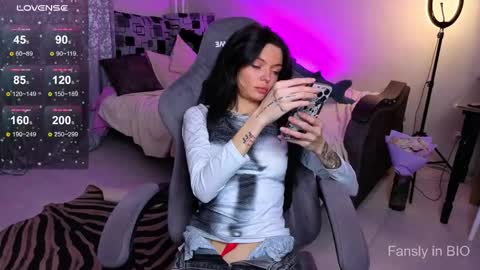 Snapshot of mariella__adams chatting on May 25, 5:52 pm Maria online show from May 25, 5:52 pm