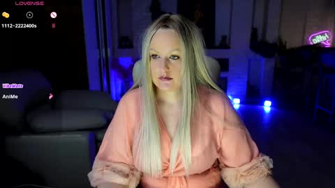 Snapshot of mariemlui chatting on May 10, 2:00 pm mariemlui online show from May 10, 2:00 pm