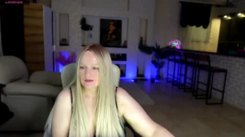 Snapshot of mariemlui chatting on June 7, 1:26 pm mariemlui online show from June 7, 1:26 pm