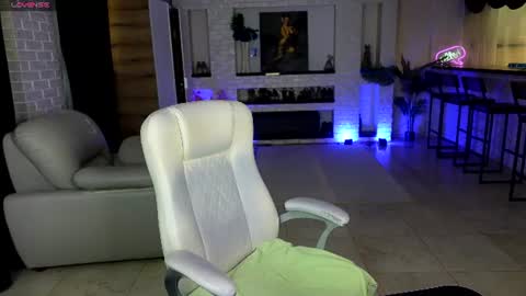 Snapshot of mariemlui chatting on July 6, 2:25 pm mariemlui online show from July 6, 2:25 pm
