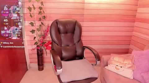 Snapshot of marien_thomson_ chatting on November 28, 2:25 am Marien online show from November 28, 2:25 am