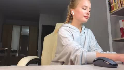 Snapshot of marietta__castro chatting on July 9, 5:17 pm Marietta online show from July 9, 5:17 pm
