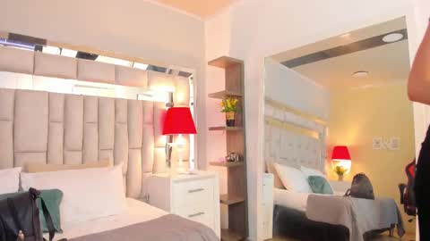 mariiahneedles online show from November 18, 11:48 pm