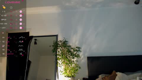 Snapshot of mariique chatting on February 28, 4:52 pm Mari online show from February 28, 4:52 pm