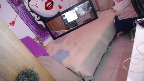 Snapshot of marillynjones_ chatting on January 28, 3:25 am Marillyn online show from January 28, 3:25 am