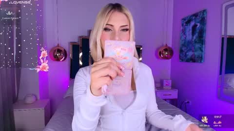 Snapshot of mariluu_ chatting on May 6, 2:00 pm Mariluu online show from May 6, 2:00 pm