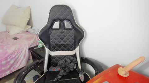 Snapshot of marilyn_lil chatting on January 16, 7:28 am Marilyn online show from January 16, 7:28 am