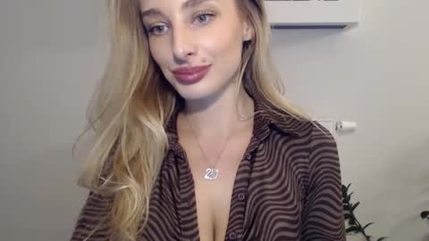 Snapshot of marilyndevilish chatting on December 19, 3:41 pm MarilynDevilish online show from December 19, 3:41 pm