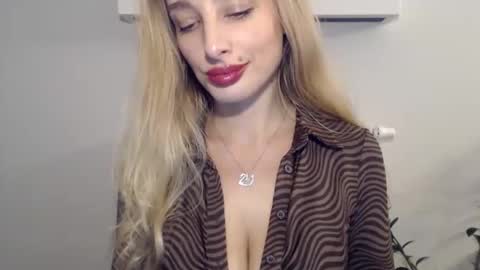 Snapshot of marilyndevilish chatting on December 19, 6:45 pm MarilynDevilish online show from December 19, 6:45 pm