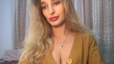 Snapshot of marilyndevilish chatting on December 26, 9:58 pm MarilynDevilish online show from December 26, 9:58 pm