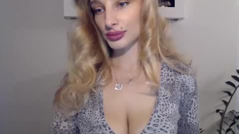 Snapshot of marilyndevilish chatting on January 10, 7:46 am MarilynDevilish online show from January 10, 7:46 am