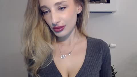 Snapshot of marilyndevilish chatting on January 12, 7:21 am MarilynDevilish online show from January 12, 7:21 am