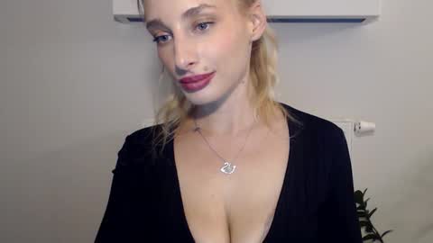 Snapshot of marilyndevilish chatting on January 15, 7:12 pm MarilynDevilish online show from January 15, 7:12 pm