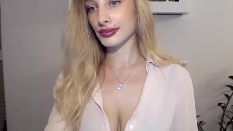 Snapshot of marilyndevilish chatting on January 16, 10:02 pm MarilynDevilish online show from January 16, 10:02 pm