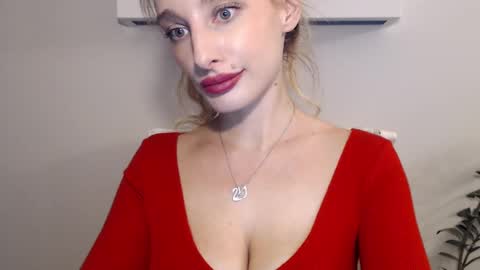 Snapshot of marilyndevilish chatting on January 20, 6:43 pm MarilynDevilish online show from January 20, 6:43 pm