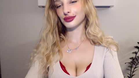 Snapshot of marilyndevilish chatting on January 27, 4:43 pm MarilynDevilish online show from January 27, 4:43 pm