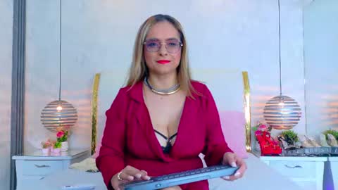 Marilyn Vega online show from August 4, 9:06 pm