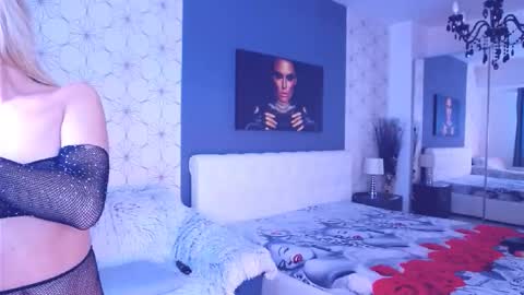 Snapshot of marimais chatting on November 19, 8:03 am Mary Mais online show from November 19, 8:03 am