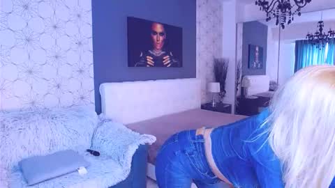 Snapshot of marimais chatting on December 15, 8:07 am Mary Mais online show from December 15, 8:07 am