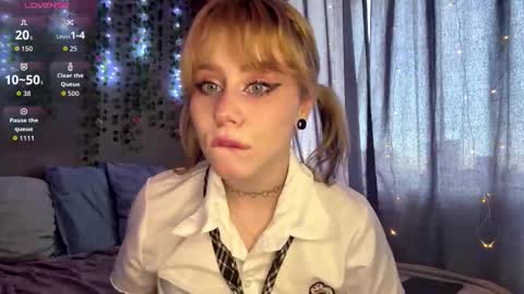 Mia online show from March 11, 5:02 am