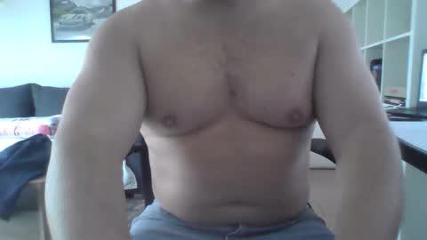 Snapshot of mario17o3 chatting on March 27, 9:32 am Hot N Horny online show from March 27, 9:32 am