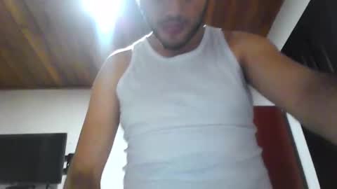 Snapshot of mario98e chatting on May 25, 3:23 am mario98e online show from May 25, 3:23 am