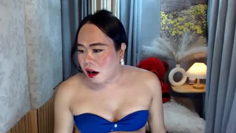 LEAH online show from April 27, 5:22 pm